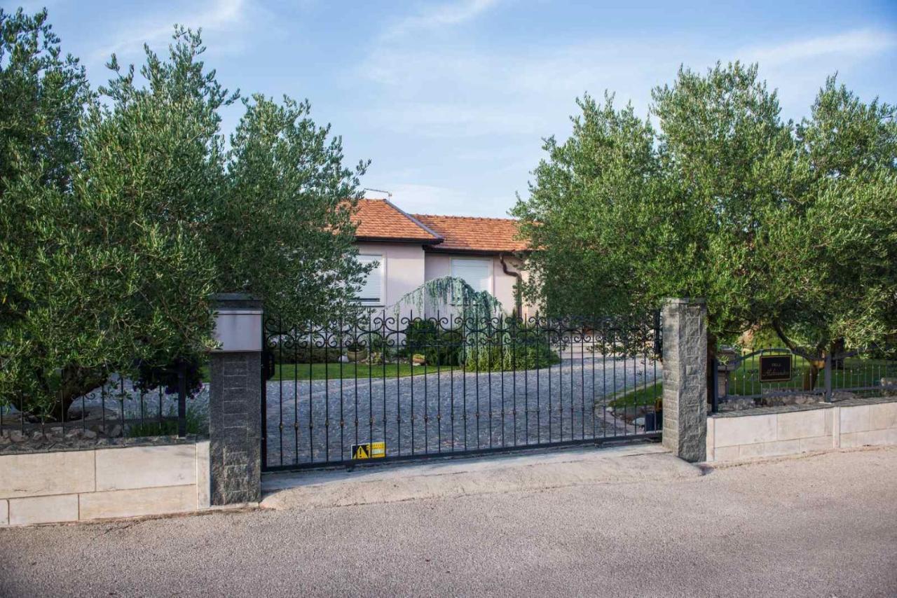 Villa Aleksandra Ljubuski Ngoại thất bức ảnh